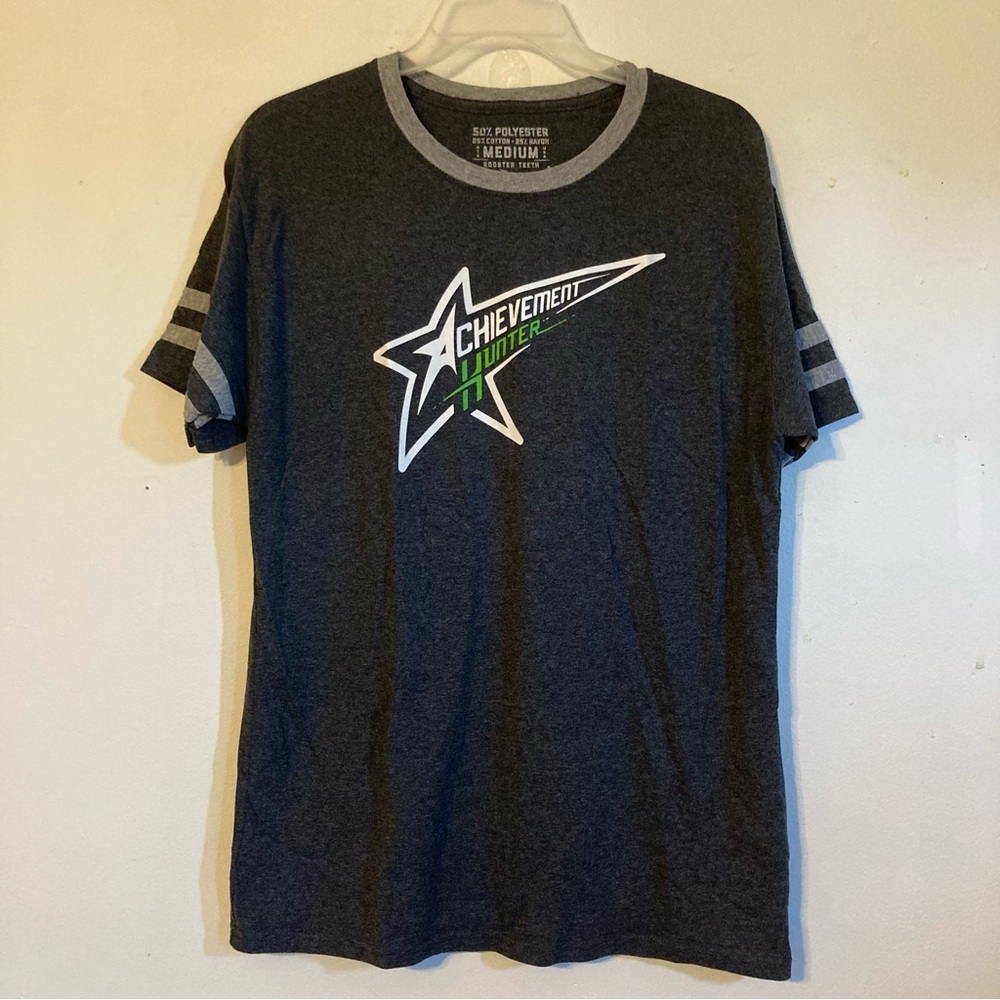 Grey M Achievement Hunter t shirt from Rooster Teeth. White stripes on sleeves